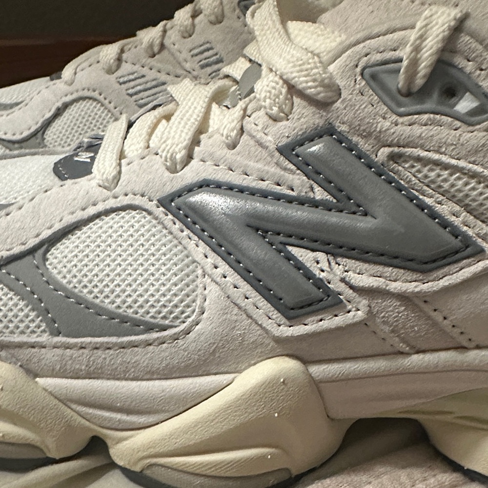 New Balance Women's Cream and Gray Sneakers 9060 Sea Salt U9060ECA - Picture 2 of 5